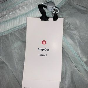 Lululemon High rise Step out short 3’